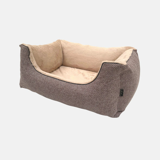 Das Bild zeigt das Lebon Hundebett LouisPLUS in Braun aus der Schrägansicht. Das Hundebett gibt es in den Größen S,M oder L.