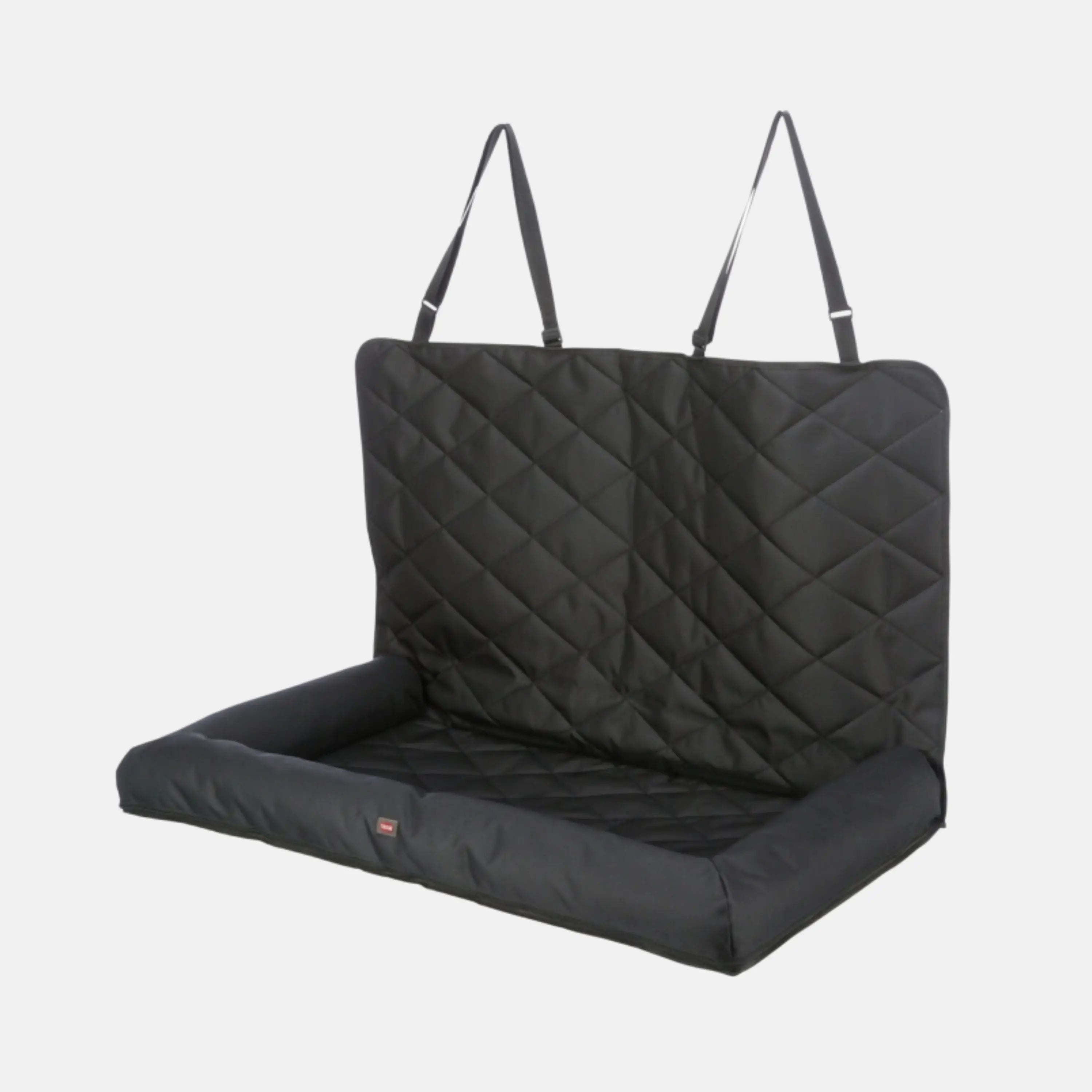 Das Bild zeigt die Trixie Autositz Auflage in der Farbe Schwarz aus der Schrägansicht. Die Autositz Auflage bietet platzt für 2 Hunde. 