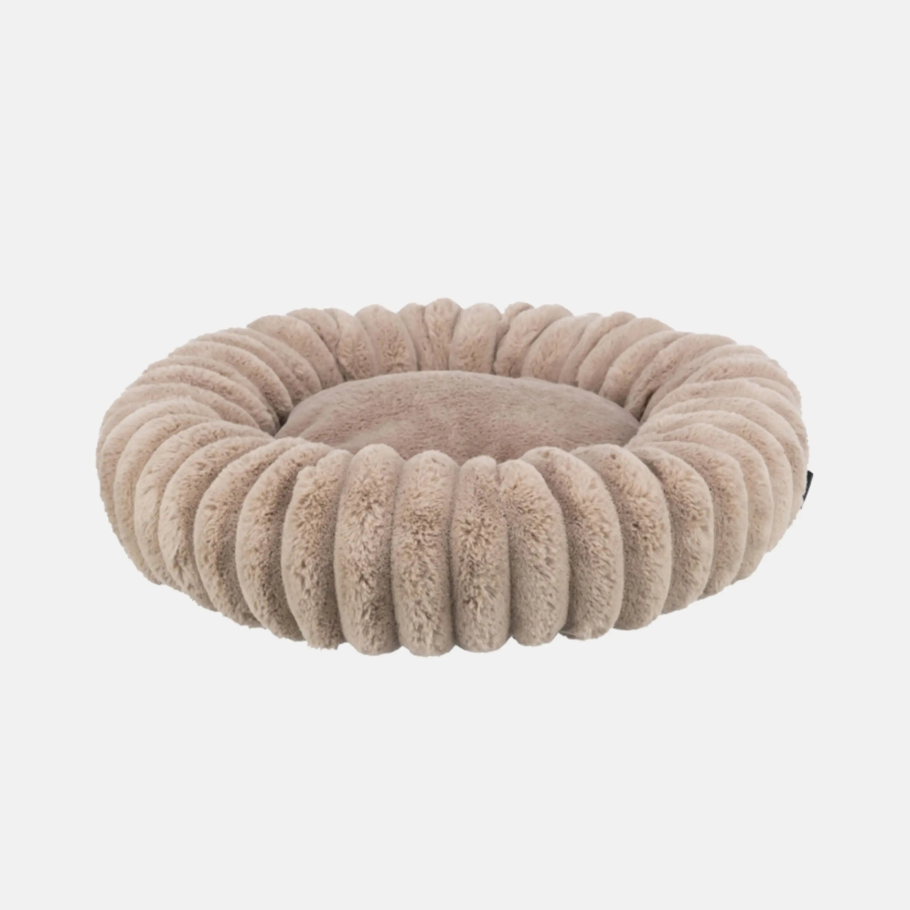 Das Bild zeigt das Trixie Bett Lonnic in der Farbe hellbraun aus der Frontansicht. Es eignet sich für Katzen und Hunde.