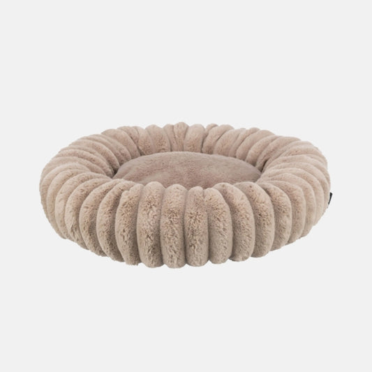 Das Bild zeigt das Trixie Bett Lonnic in der Farbe hellbraun aus der Frontansicht. Es eignet sich für Katzen und Hunde.