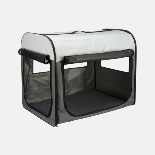 Das Bild zeigt die Trixie Hundebox Basic aus der Seitenansicht. Die Maße sind 55x65x80cm.