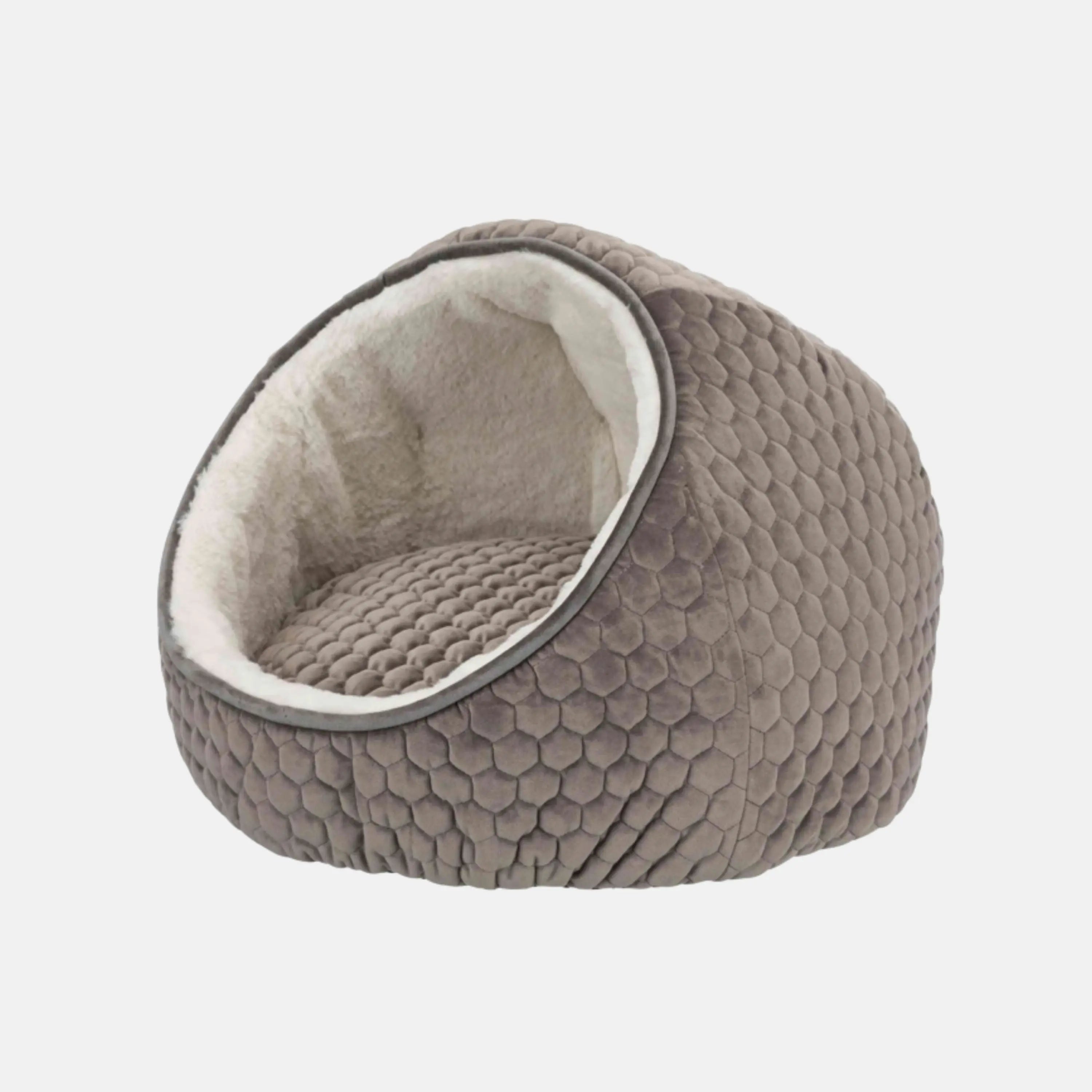 Das Bild zeigt die Trixie Kuschelhöhle Livia in der Farbe Taupe aus der Schrägansicht. Die Kuschelhöhle verfügt über ein Kissen mit zwei verschiedenen Seiten.