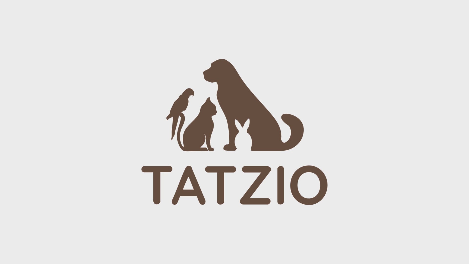 Das Video zeigt die TATZIO Katzenhöhle Cozy in der Farbe Grau. Es wird auf die verschiedenen Aspekte der Katzenhöhle eingegangen. Zudem sieht man zwei Katzen, die das Produkt erkunden. 